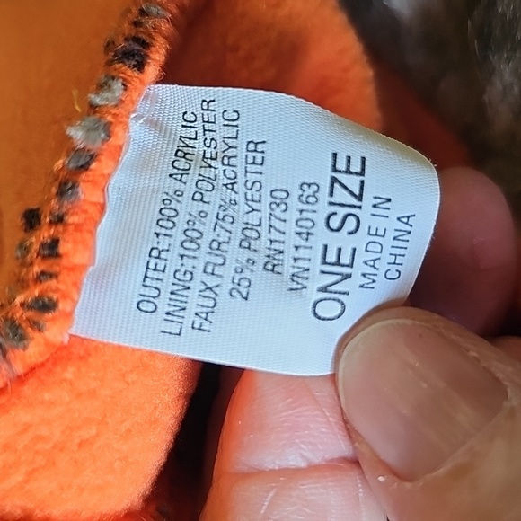 Cozy Knit Adult Trapper Hat with Faux Fur Lining. One Size . - Picture 5 of 6